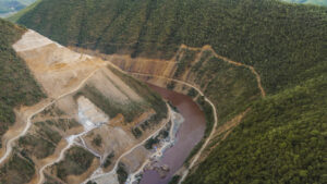 <p>云南戛洒江上的采矿和水电工程因威胁绿孔雀栖息地而被暂停。图片来源：<a href="https://media.greenpeace.org/archive/China-s-Last-Remaining-Green-Peafowl-Habitat-27MZIFJX4NUHR.html">Wei Li / Greenpeace</a></p>