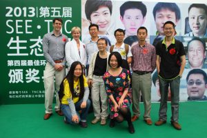 <p>The winners and judges of this year&#8217;s China environmental press awards (Image copyright: Wendy Wang)</p>