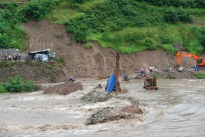 <p>巨型水库、水面面积扩大、库岸再造频繁等都会加剧发生地质灾害的可能性。（图片来源：杨勇）</p>