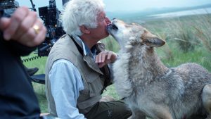 <p>Director Jean-Jacques Annaud on set with wolf (Image: Alamy)&nbsp;</p>