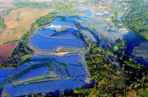 <p>The Krughütte Solar Park is a 29.1-megawatt (MW) photovoltaic power station in Eisleben, Germany. (Image by Parabel GmbH)</p>