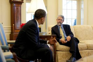 <p>John Holdren talking with&nbsp;Barack Obama in 2009 (Image: Alamy)</p>