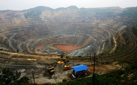 Inside one of China's largest iron mines - China Dialogue