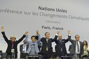 <p> 2015年12月12日，巴黎气候大会达成历史性协定。图片来源 @ UNclimatechange</p>