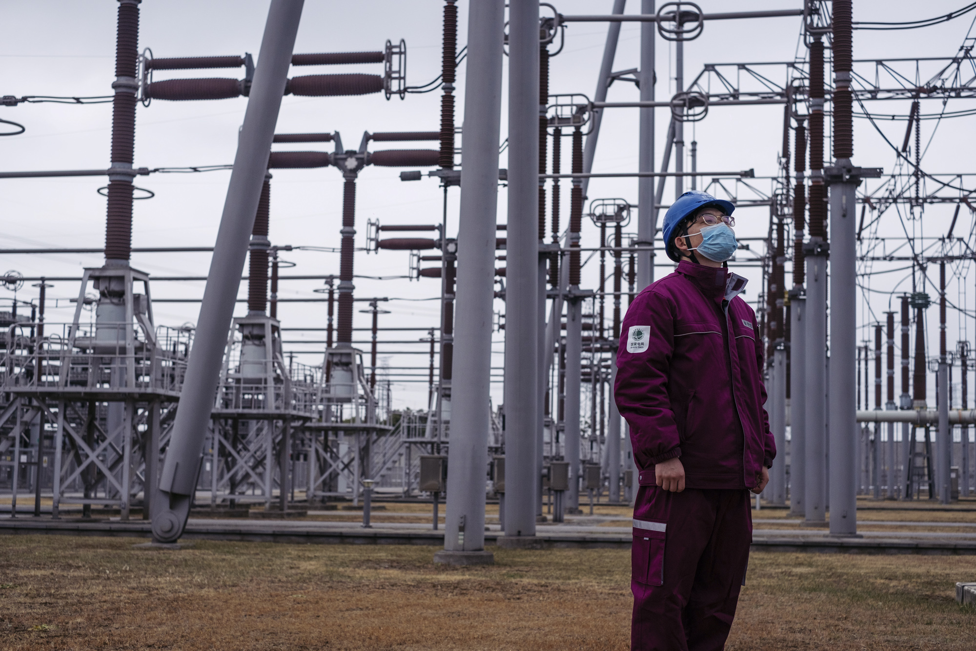 a staff member at the Shanghai Fengxian Converter Station