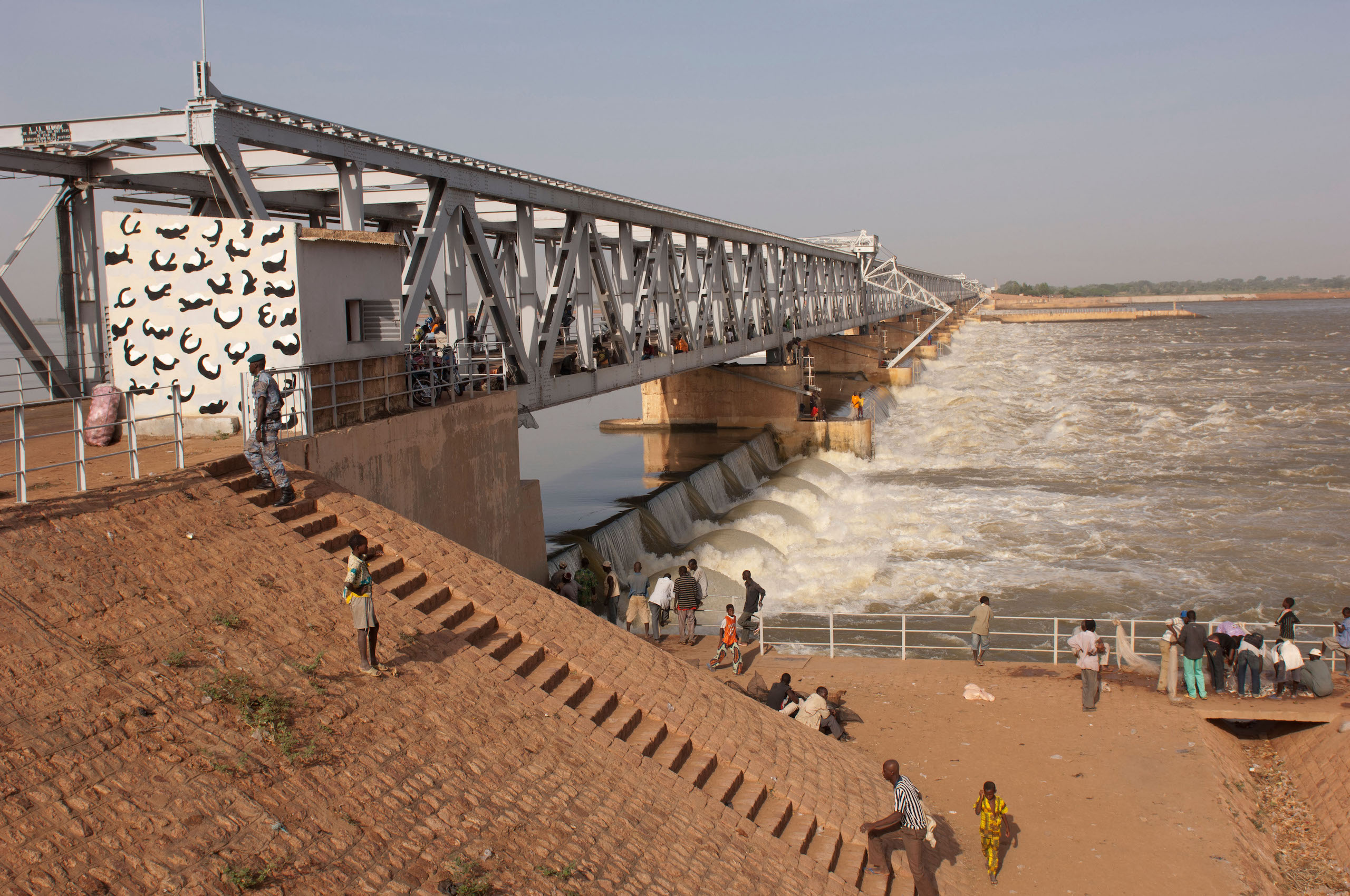 Barrage de Markala, the Markala Dam. 40 km north of Segou, Mali