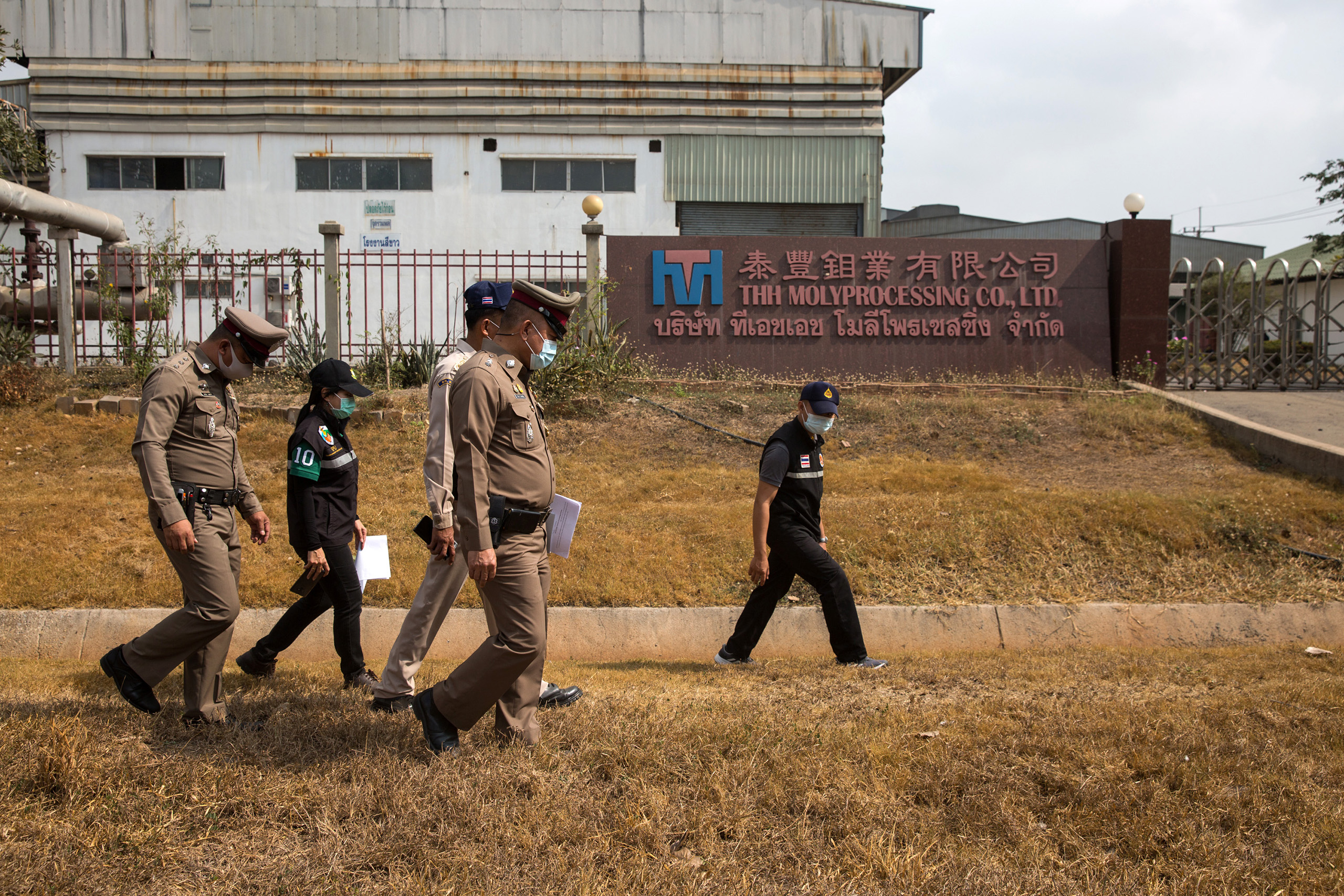 Police from the National Environment Division and members of the Environmental Pollution Agency,