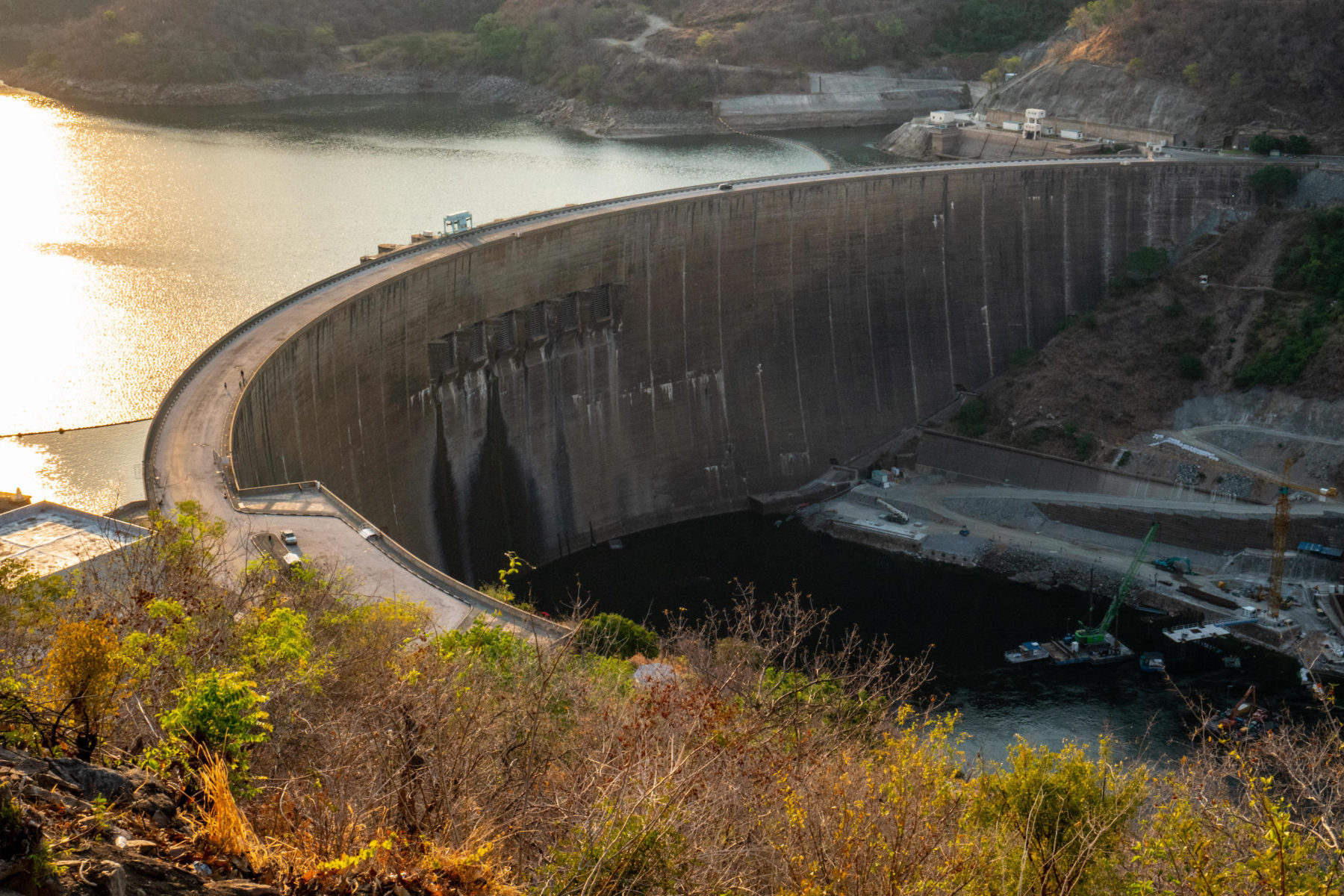 Zimbabwe has suffered serious power shortages in recent dry seasons as the reservoir behind the Kariba dam has been laid low by drought and evaporation hence the need for China Energy floating solar plant deal.