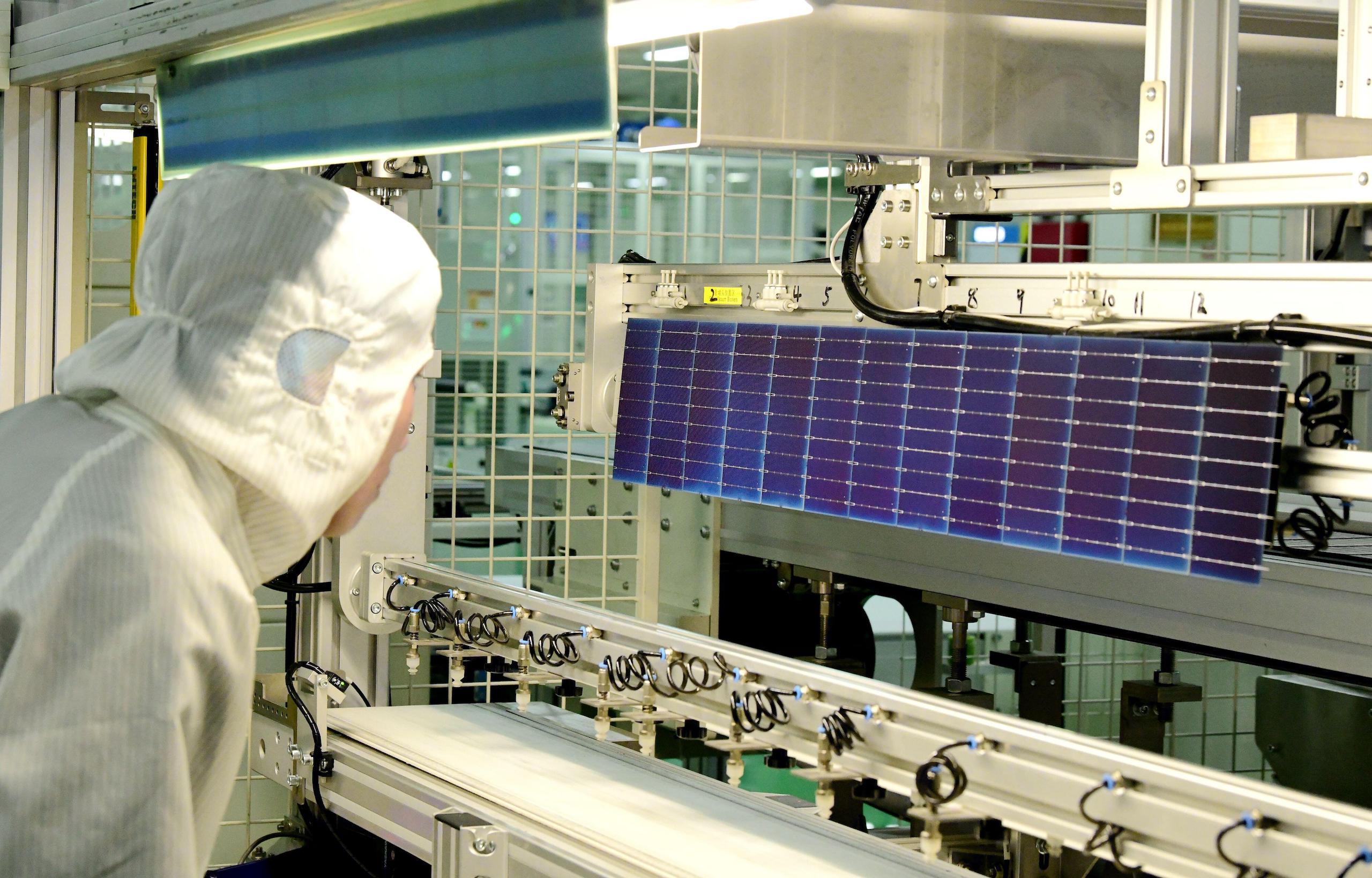 china solar panel manufacturing workshop