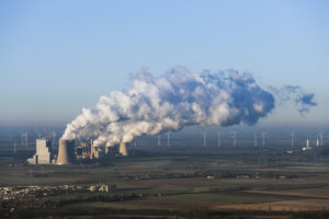 <p>德国的一个燃煤发电厂。图片来源 © Bernd Lauter / Greenpeace</p>