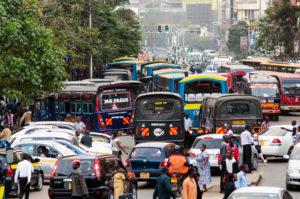 <p>交通高峰期的内罗毕。交通运输约占肯尼亚温室气体排放量的13%。图片来源：Thomas Cockrem / Alamy</p>
