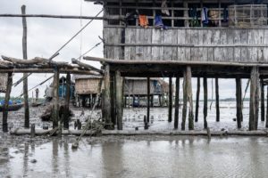 <p>孟加拉国的一个沿海村庄Kalabogi，农田因为飓风破坏和海平面上升而消失。 图片来源: Sultan Mahmud Mukut / Alamy</p>